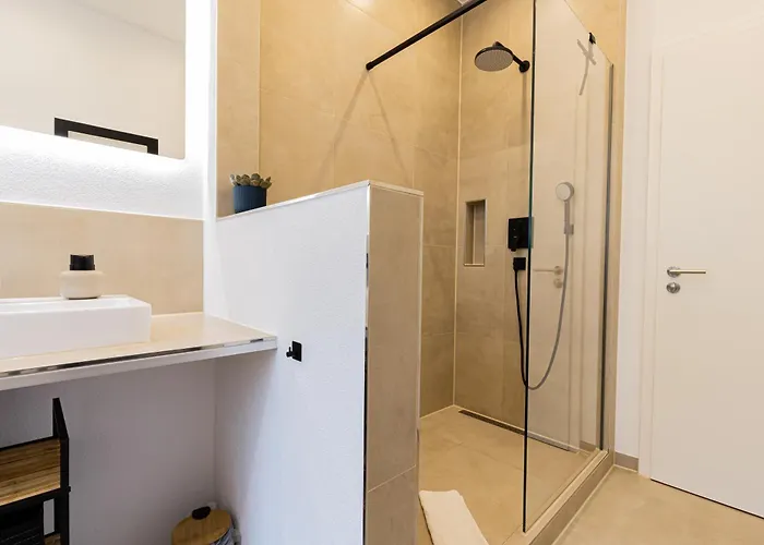 Апартаменты Lamiacasa 145 Qm 2 Baths Parking Штутгарт